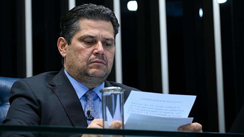 Mesa: presidente do Senado Federal, senador Davi Alcolumbre (União-AP).