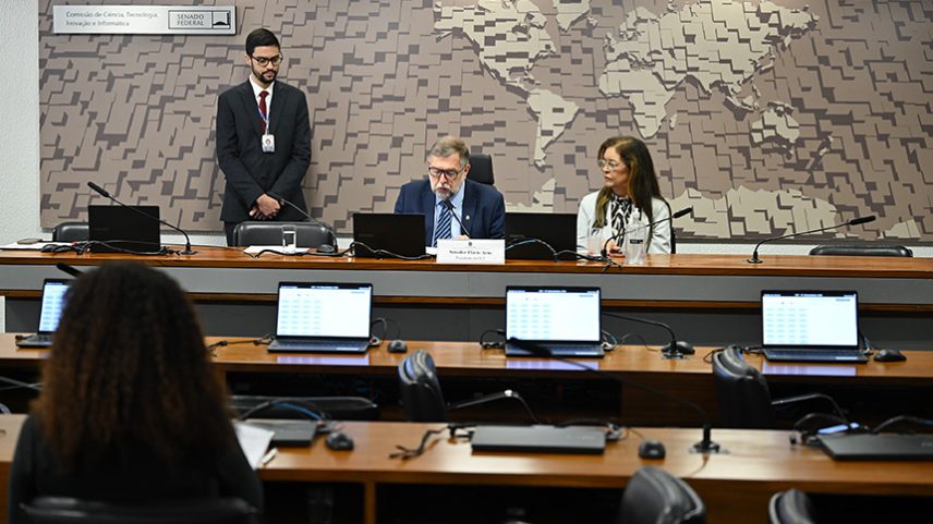 Mesa: presidente da CCT e relator do PL 485/2020, senador Flávio Arns (PSB-PR); presidente eventual, senadora Dra. Eudócia (PSDB-AL).
