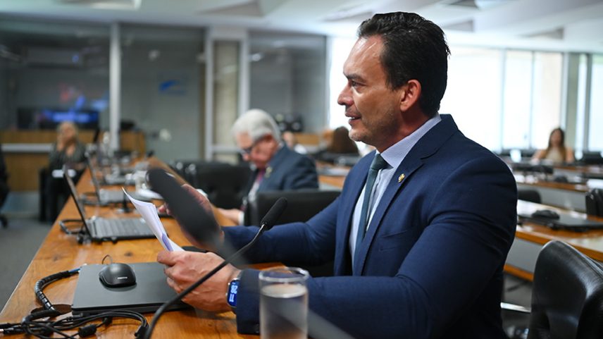 Em pronunciamento, à bancada, relator do PL 1.464/2026, senador Styvenson Valentim (Podemos-RN).