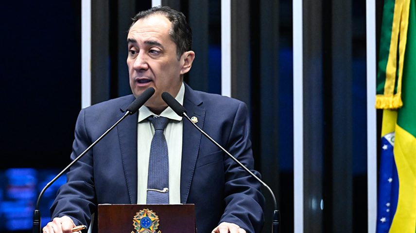 Em discurso, à tribuna, senador Jorge Kajuru (PSB-GO).