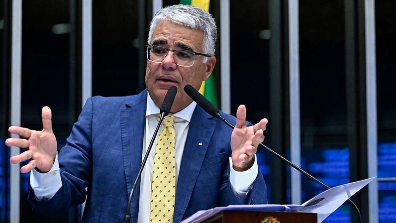 Em discurso, à tribuna, senador Eduardo Girão (Novo-CE).