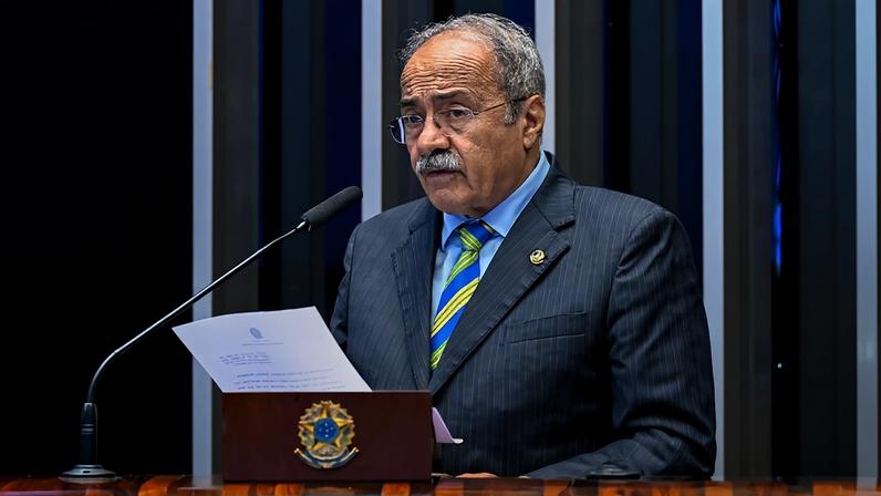 Em discurso, à tribuna, senador Chico Rodrigues (PSB-RR).