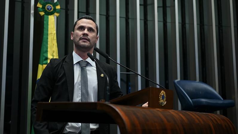 Em discurso, á tribuna, senador Cleitinho (Republicanos-MG)