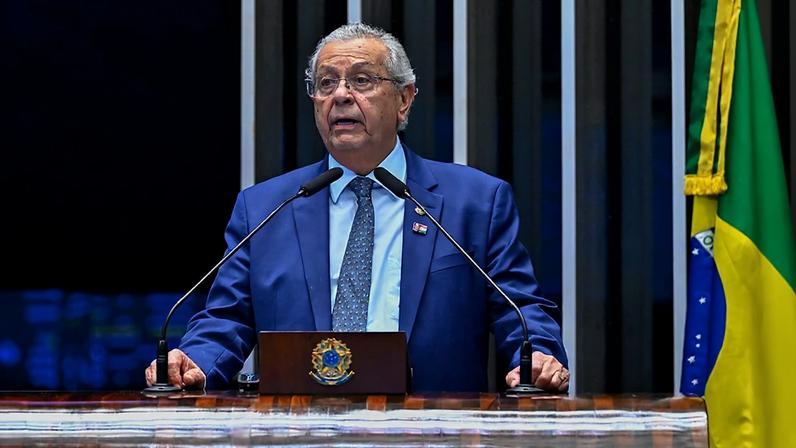 Em discurso, à tribuna, senador Jayme Campos (União-MT).