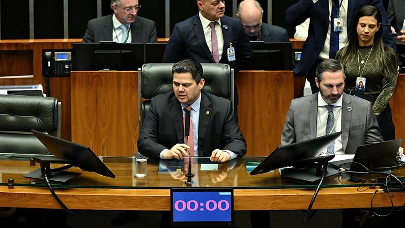 Mesa: presidente do Senado Federal, senador Davi Alcolumbre (União-AP); secretário-geral da Mesa do Senado Federal, Danilo Augusto Barboza de Aguiar.