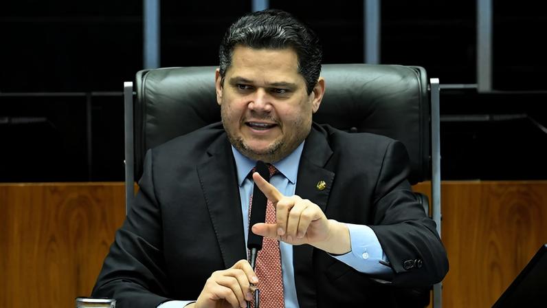 Mesa: presidente do Senado Federal, senador Davi Alcolumbre (União-AP).