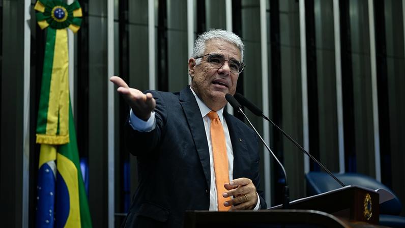 Em discurso, à tribuna, senador Eduardo Girão (Novo-CE).
