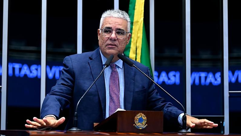 Em discurso, à tribuna, senador Eduardo Girão (Novo-CE).