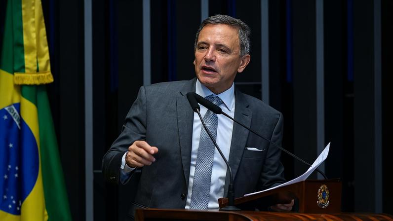 Em discurso, à tribuna, senador Marcio Bittar (PL-AC).