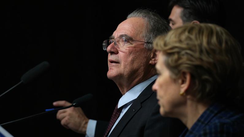 Mesa: presidente da CAE, senador Renan Calheiros (MDB-AL); senadora Tereza Cristina (PP-MS).