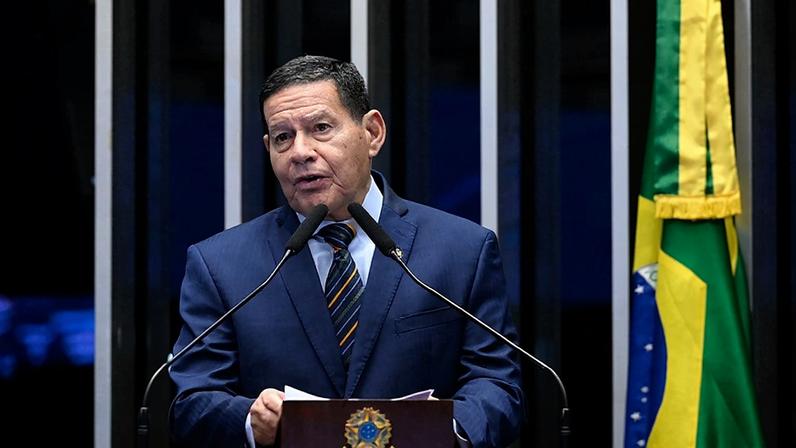 Em discurso, à tribuna, senador Hamilton Mourão (Republicanos-RS).
