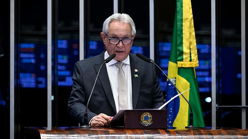Senador Hermes Artur Klann (PL-SC) em discurso à tribuna.
