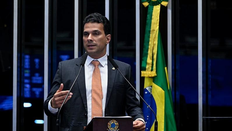Senador Irajá (PSD-TO) em discurso à tribuna.