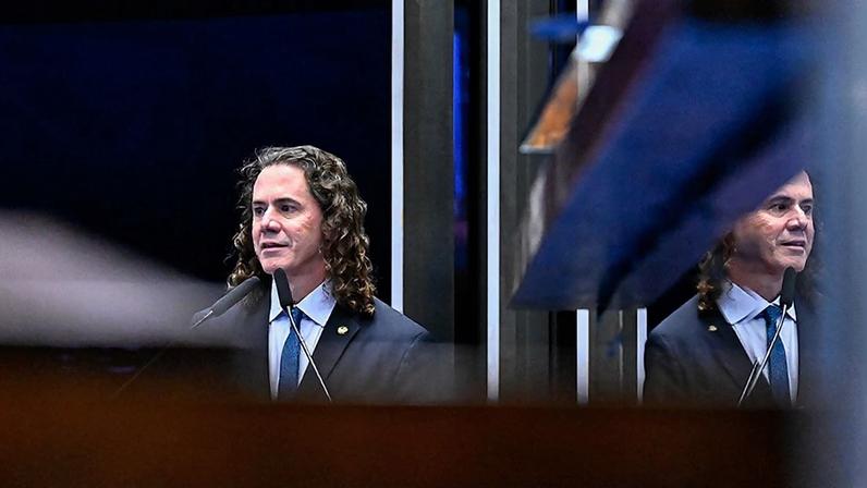 Em discurso, à tribuna, senador Veneziano Vital do Rêgo (MDB-PB).