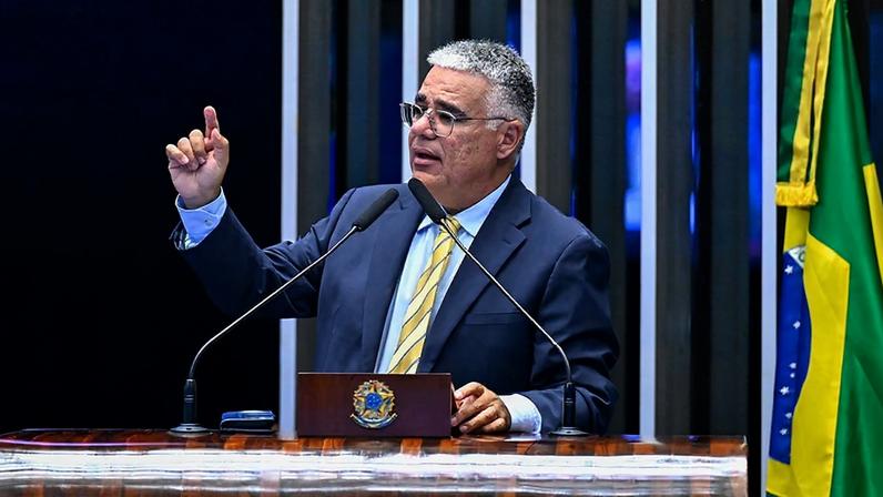 Em discurso, à tribuna, senador Eduardo Girão (Novo-CE).