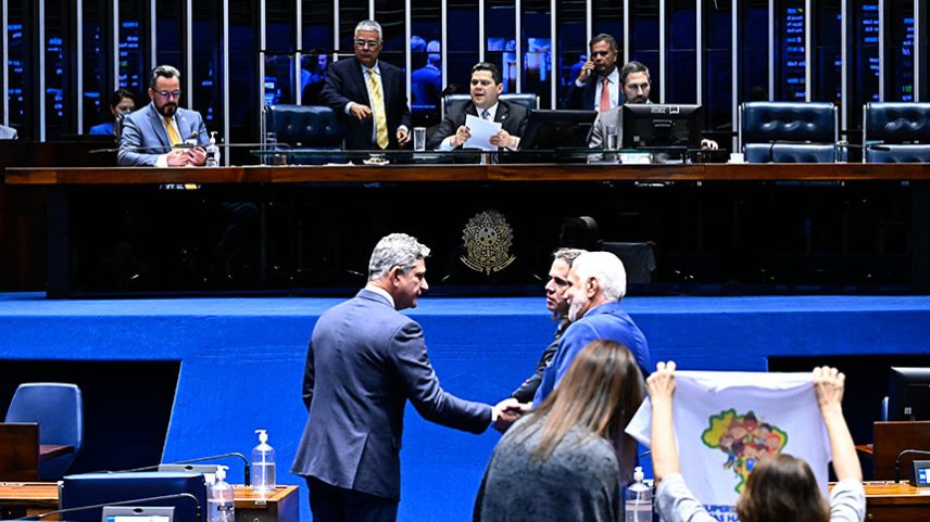 Mesa: senador Alan Rick (Republicanos-AC); presidente do Senado Federal, senador Davi Alcolumbre (União-AP); secretário-geral da Mesa do Senado Federal, Danilo Augusto Barboza de Aguiar.