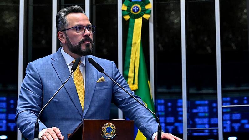 Senador Alan Rick (Republicanos-AC) em discurso à tribuna.