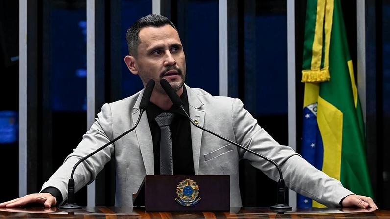 Em discurso, à tribuna, senador Cleitinho (Republicanos-MG).