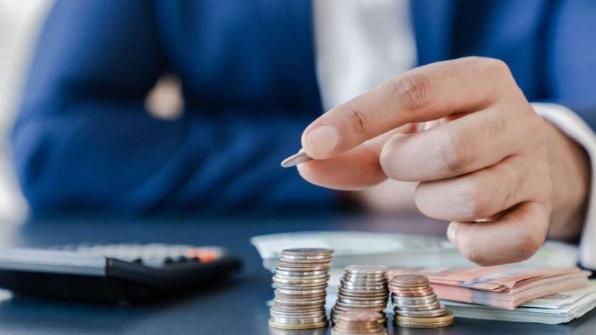 Faça essas orações para receber ajuda nos problemas financeiros