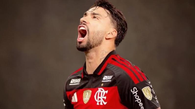 Paquetá em ação na vitória do Flamengo sobre o Cusco.