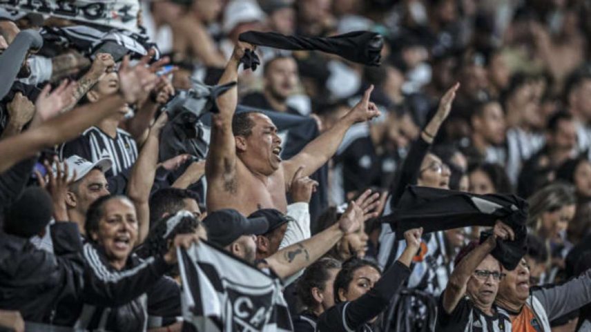 Torcida atleticana festeja o 30 de maio. Um dia de muitas alegrias