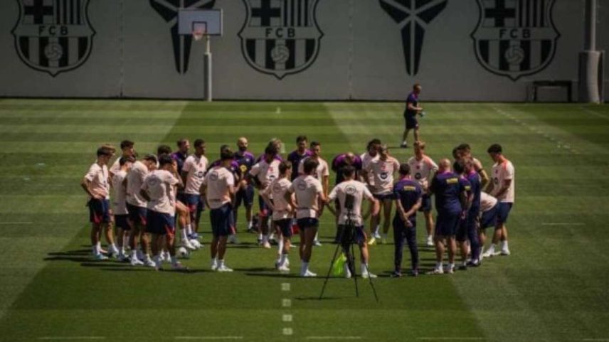 Jogadores do Barcelona durante treinamento da equipe