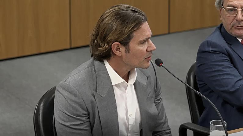 Daniel Vorcaro, preso desde março sob suspeita de liderar um esquema de fraudes financeiras e irregularidades envolvendo o Banco Master