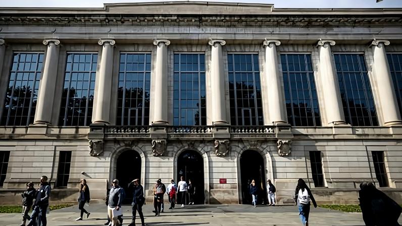 Ohio State enfrenta vários escândalos em meio à crise no ensino superior