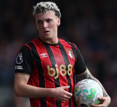 Bournemouth dispensa Álex Jiménez após investigação por mensagens a menor