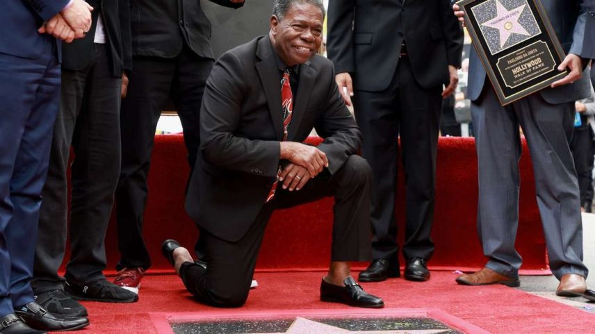 Paulinho da Costa, o primeiro brasileiro a ganhar estrela na Calçada da Fama, em Hollywood
