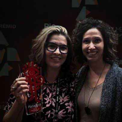 Keka Reis recebe Prêmio Paradiso de Roteirista no ABRA
