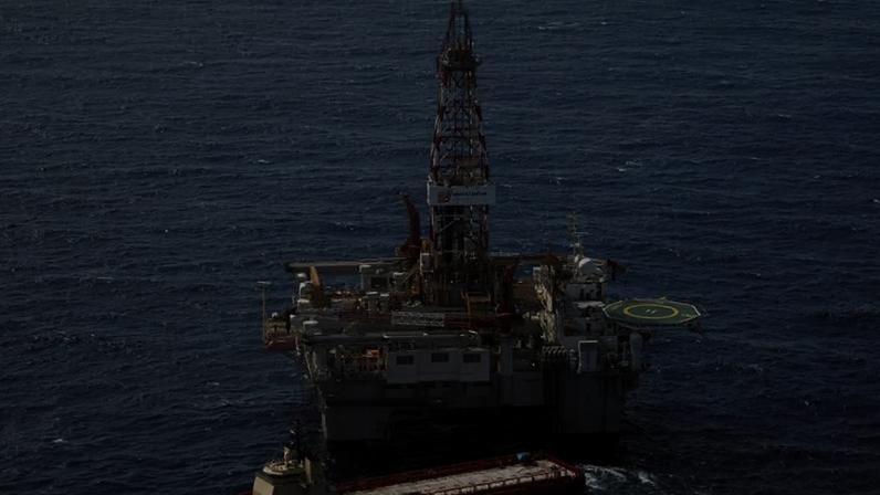 Plataforma de perfuração SS-73, Gold Star, da Petrobras, em operação na Bacia de Campos, no norte do Estado do Rio de Janeiro.