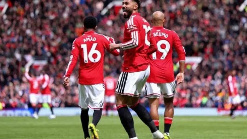 Momento do gol marcado por Bryan Mbeumo na vitória do United sobre o Nottingham Forest –