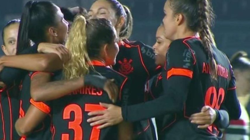 Corinthians vence o São Paulo e crava a sétima vitória seguida no Brasileirão.