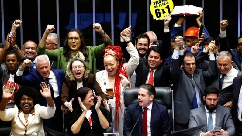 Câmara dos Deputados durante a aprovação da PEC que acaba com a escala 6x1 e reduz a jornada de trabalho semanal