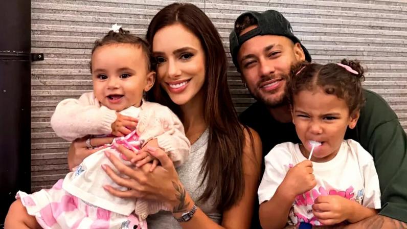 Bruna Biancardi divertiu fãs ao contar uma história inusitada vivida com Neymar em Paris e relembrou como aconteceu o pedido de namoro