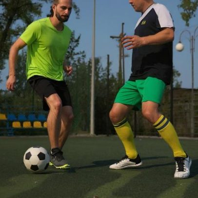 Futebol entre amigos pode aumentar risco de lesões em amadores