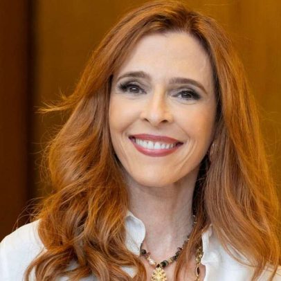 Deborah Evelyn, aos 60, mantém dieta com pão e ovo e truque na academia