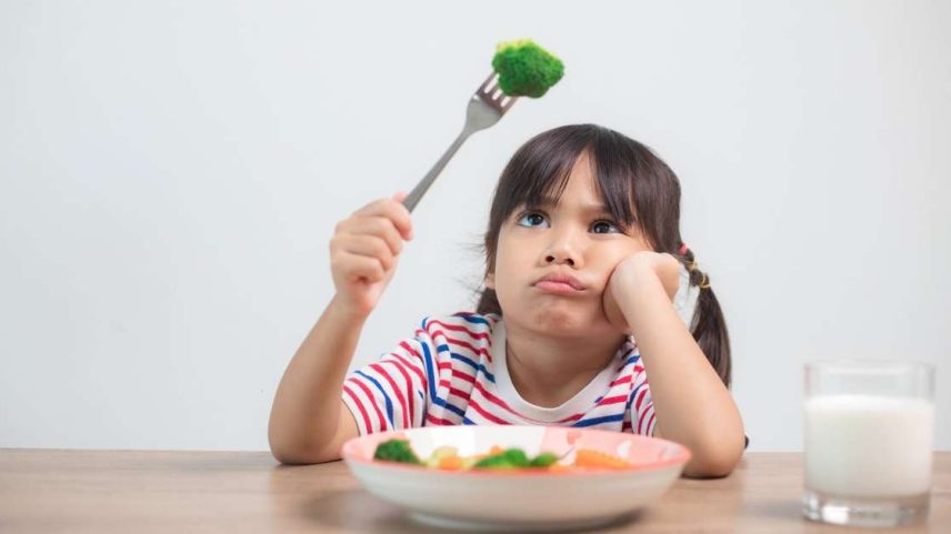 Pesquisadores analisaram as reações de bebês aos vegetais em três fases diferentes e descobriram o período em que há menor risco de rejeição