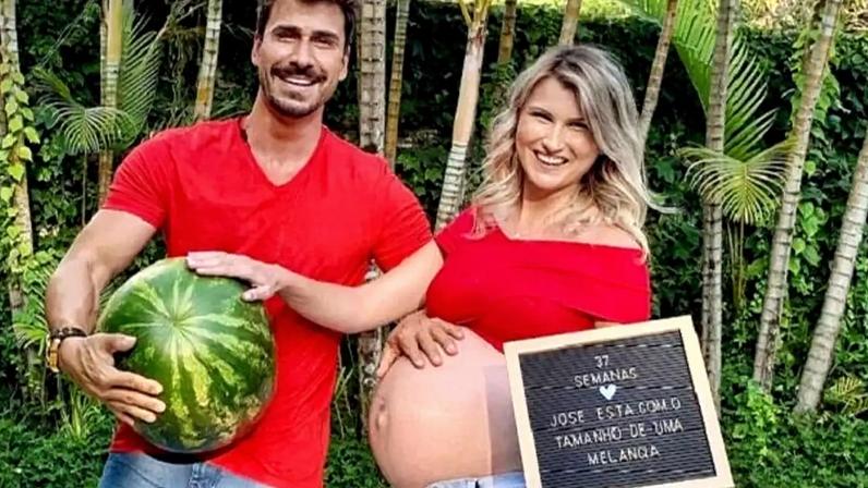 Julio Rocha e Karoline Kleine tomaram um susto com sangramento da gestante após 26 semanas.
