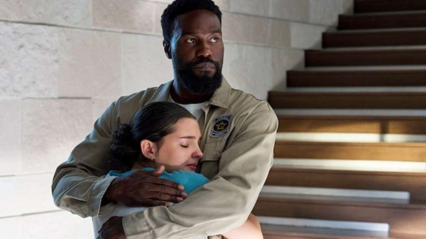 Billie Boullet e Yahya Abdul-Mateen II em 'Homem em Chamas', nova série da Netflix