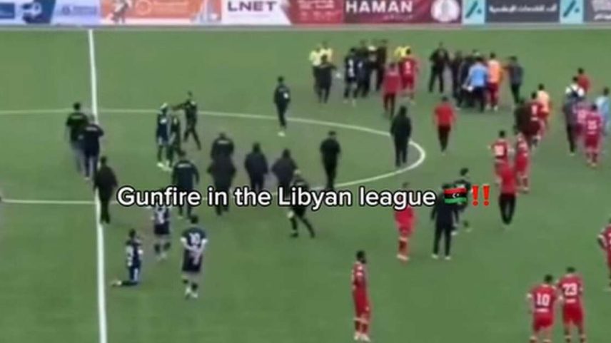 Jogo entre Al-Ittihad e Al-Suwaihli foi interrompido a três minutos do fim – Reprodução de vídeo