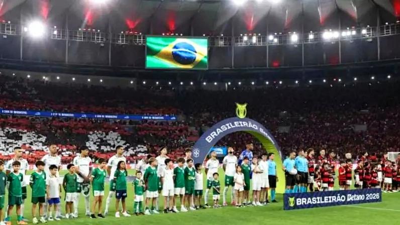 Paulinho provocou após marcar o terceiro gol do Palmeiras contra o Flamengo –