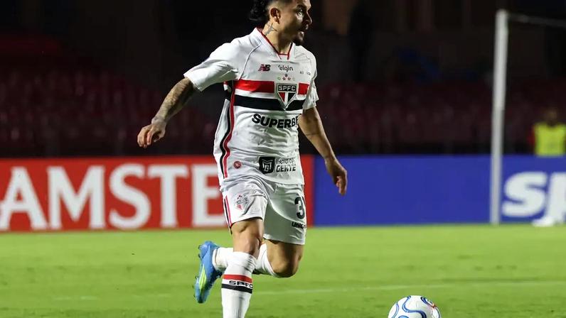 Artur celebra o fim do jejum de São Paulo.