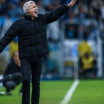 Grêmio muda time e aposta em jovens contra o Corinthians
