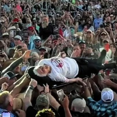 Idosa de 99 anos entra para Guinness como a mais velha a fazer crowd surfing