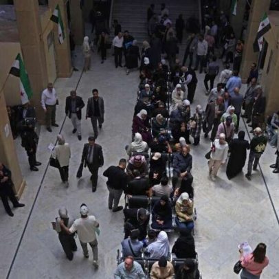 Membros do regime sírio são julgados por tortura em Damasco; Assad na Rússia