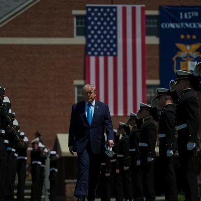 Guerra com o Irã e Déjà Vu marcam discurso de Trump à Guarda Costeira