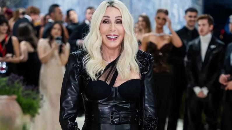 Cher completa 80 anos como um dos maiores ícones da cultura pop; relembre a trajetória da artista, marcada pela reinvenção constante