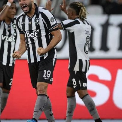 Arthur Cabral comenta Neto e elogia companheiro no duelo contra Atlético-MG
